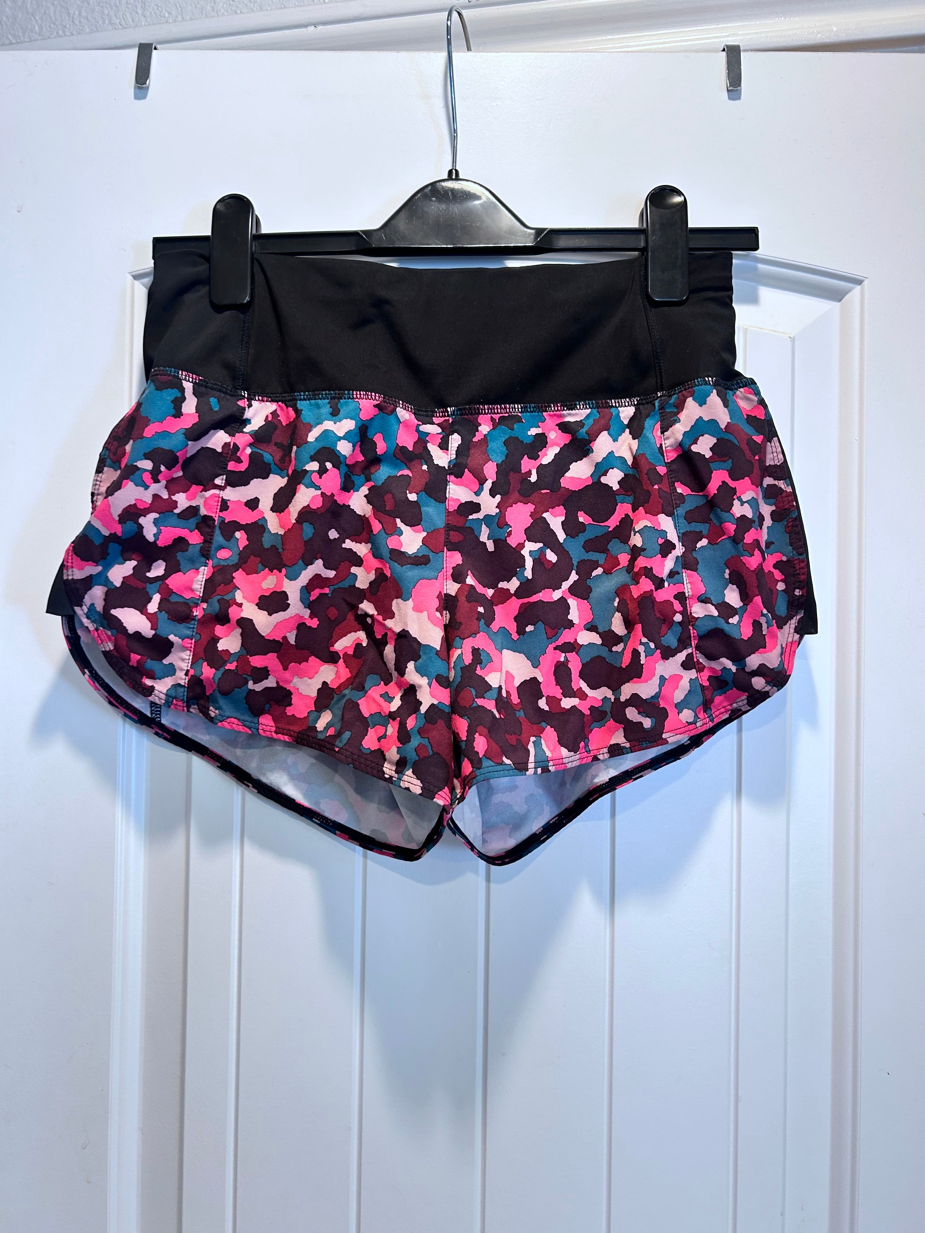 Athleta Running Free Pink Camo Shorty Shorts