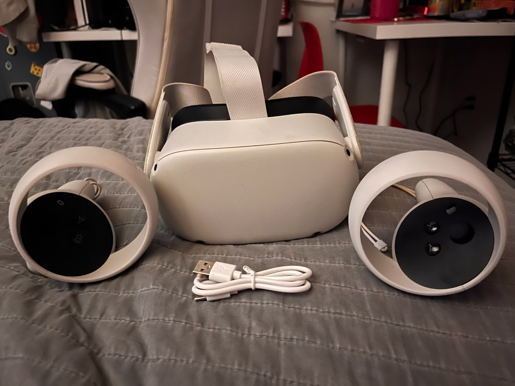 Meta Oculus Quest 2 Virtual Reality Headset w Controllers