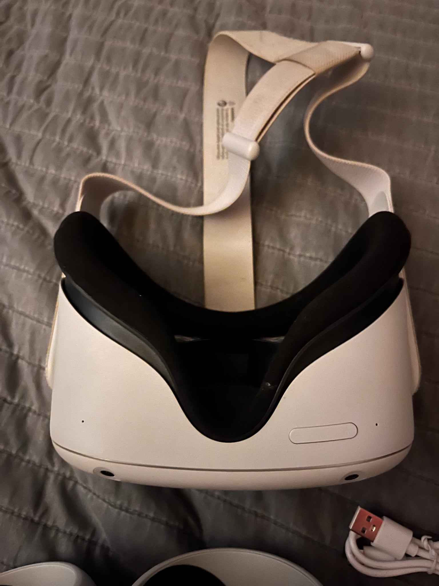 Meta Oculus Quest 2 Virtual Reality Headset w Controllers