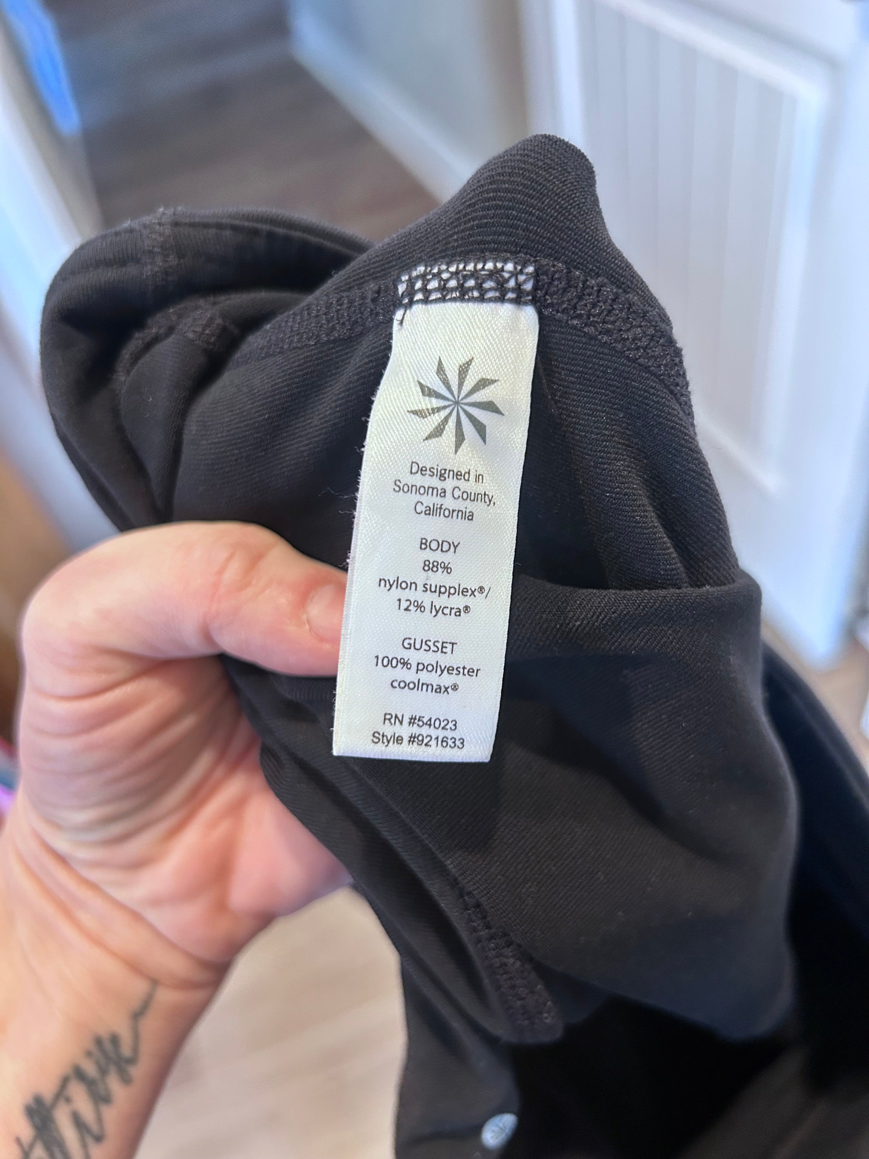 Athleta Black Knicker Chaturanga Capri Legging