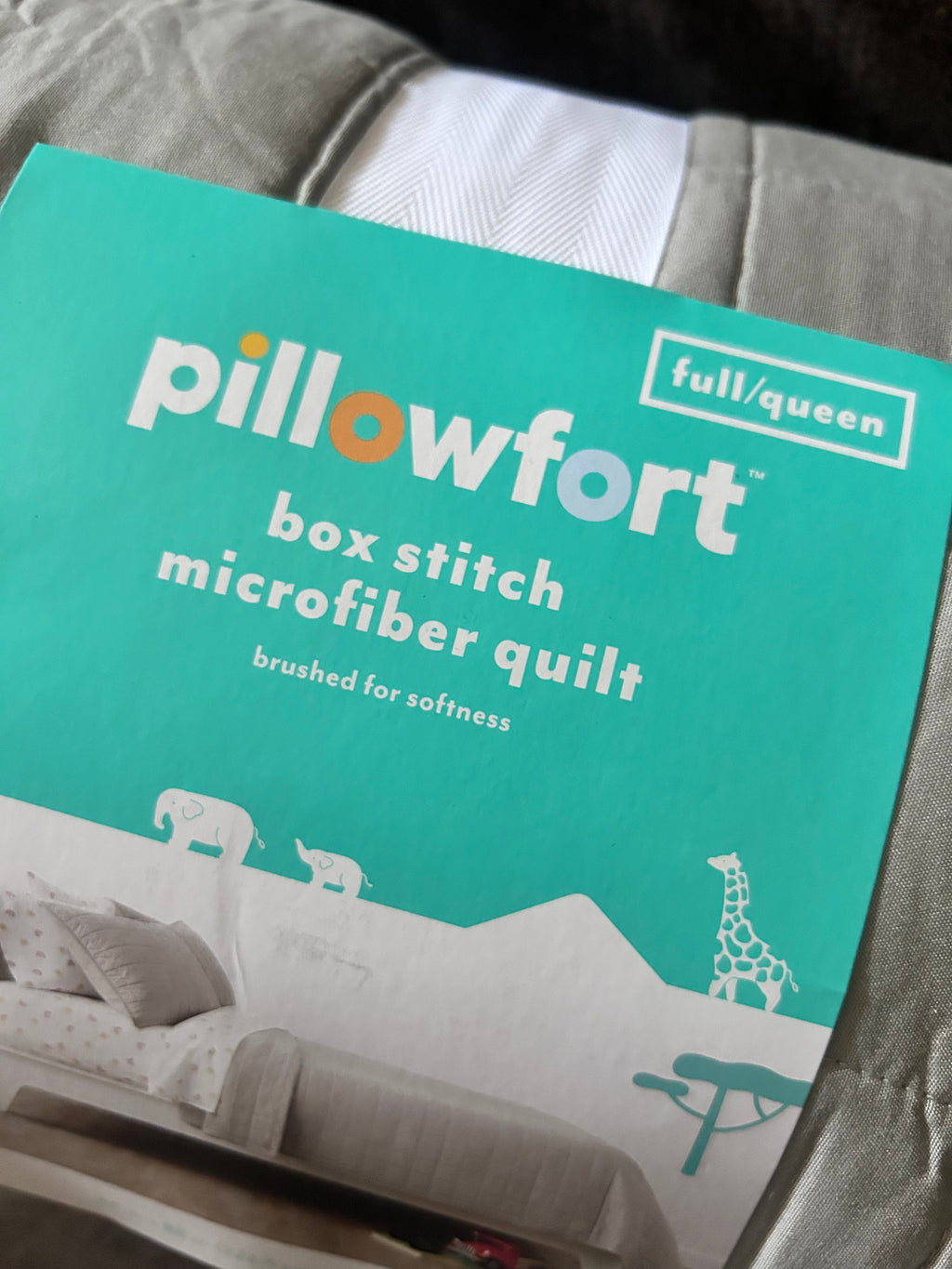 New Pillowfort Full/Queen Box Stitched Quilt- Gray