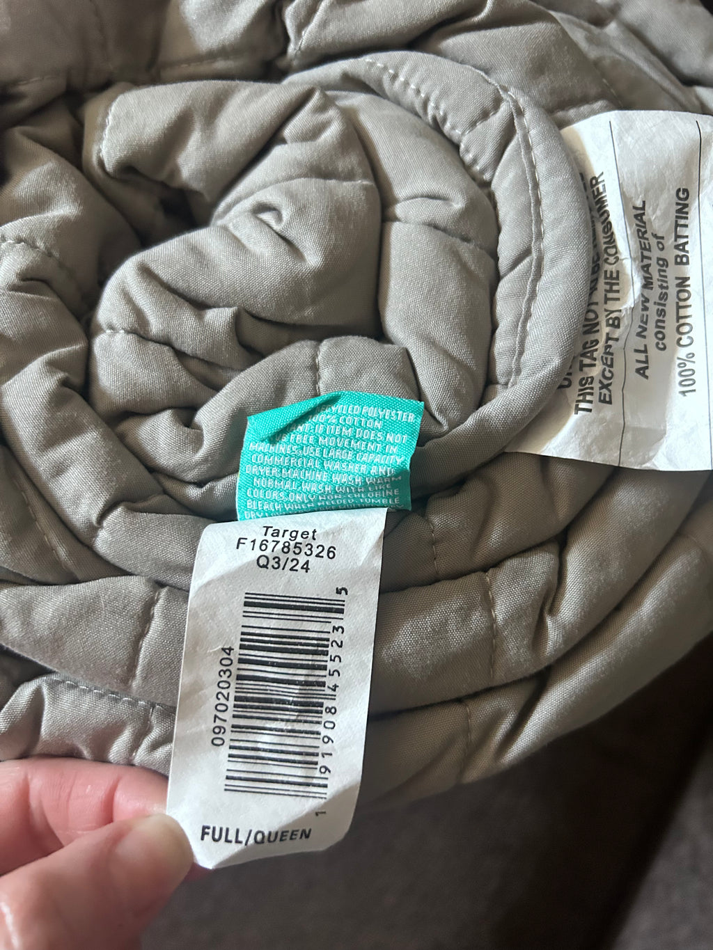 New Pillowfort Full/Queen Box Stitched Quilt- Gray