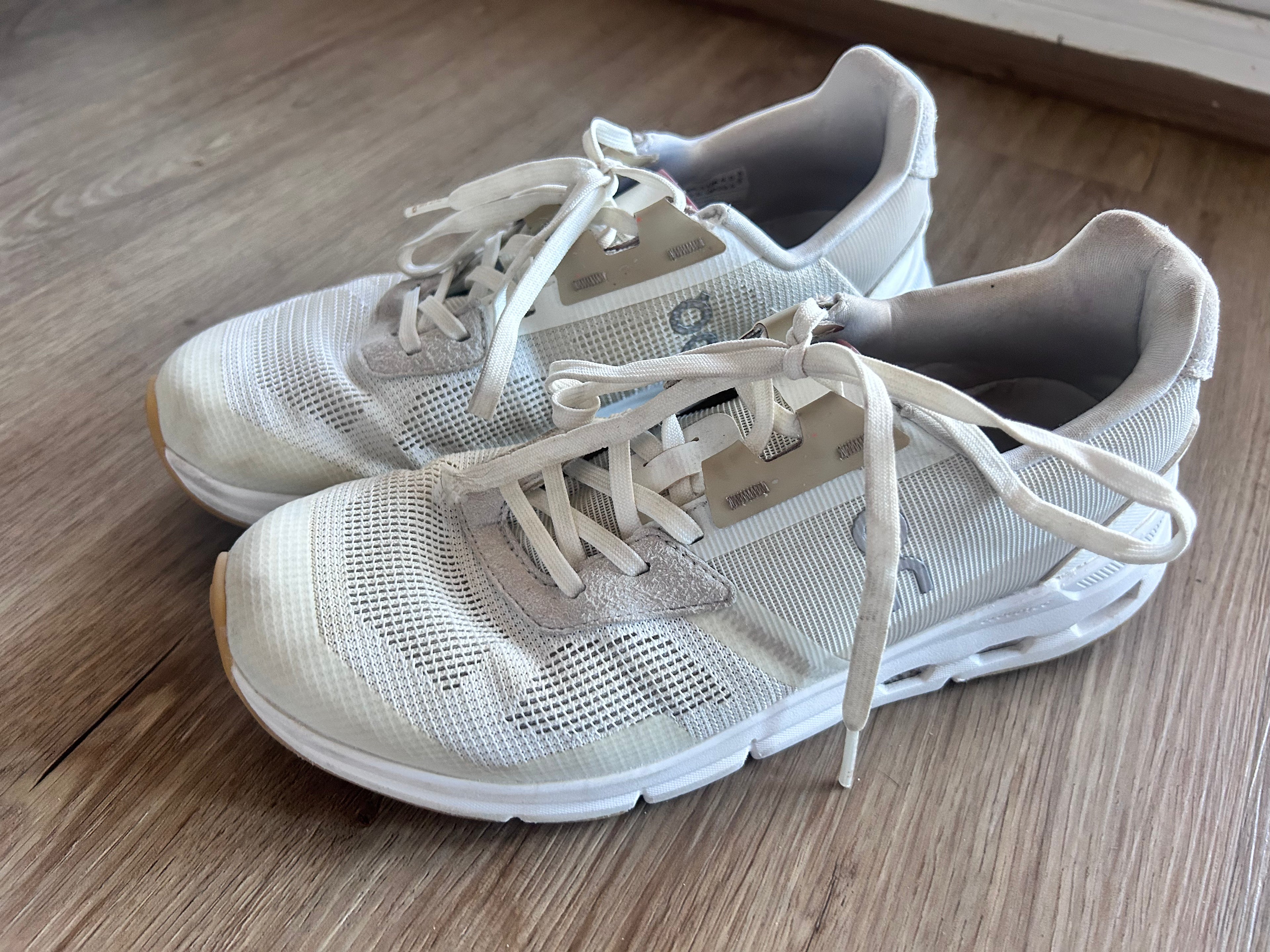 Women's ON OnCloud OnRift Women's Running Shoes White/Frost *FLAWED*