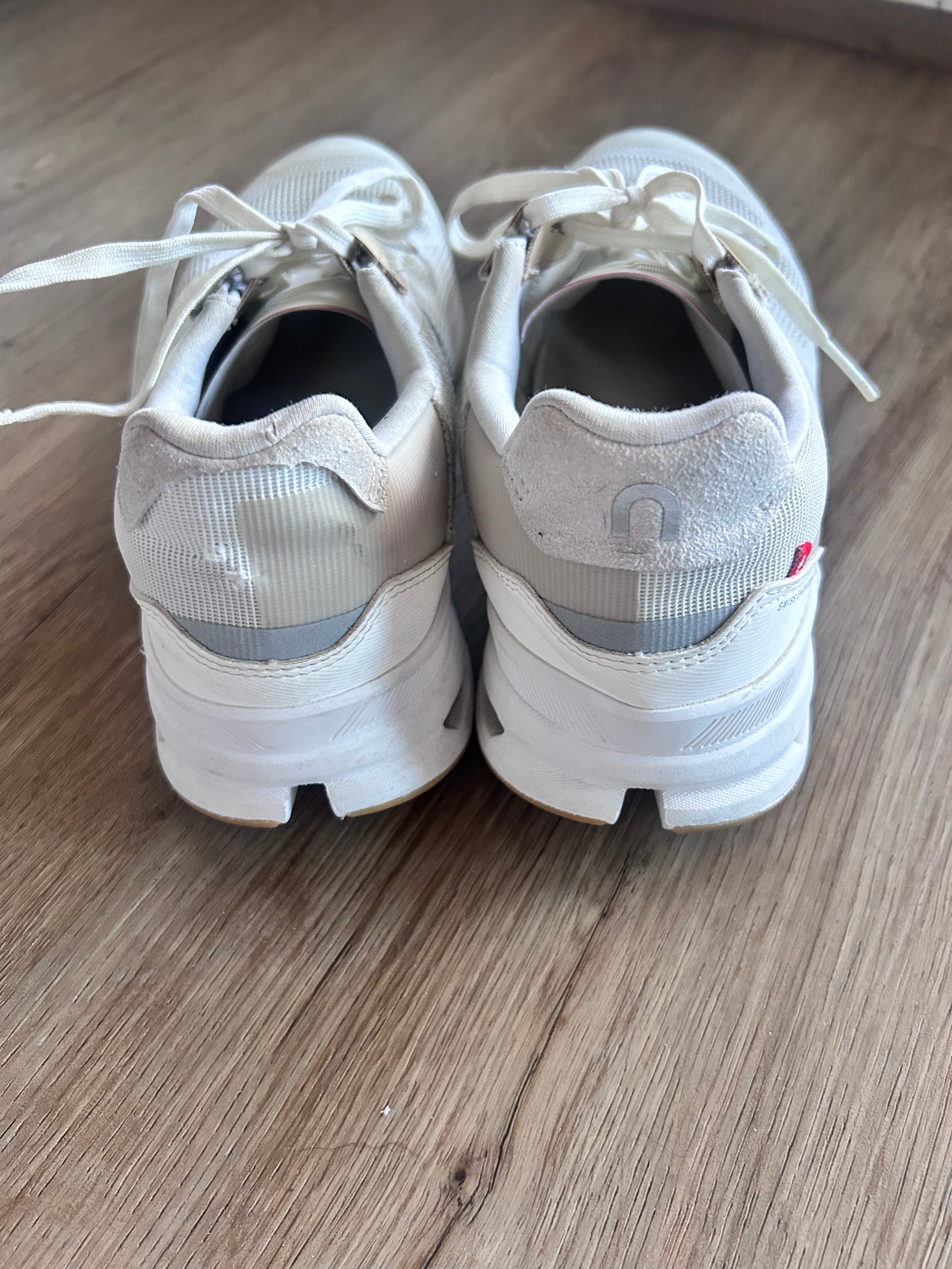 Women's ON OnCloud OnRift Women's Running Shoes White/Frost *FLAWED*