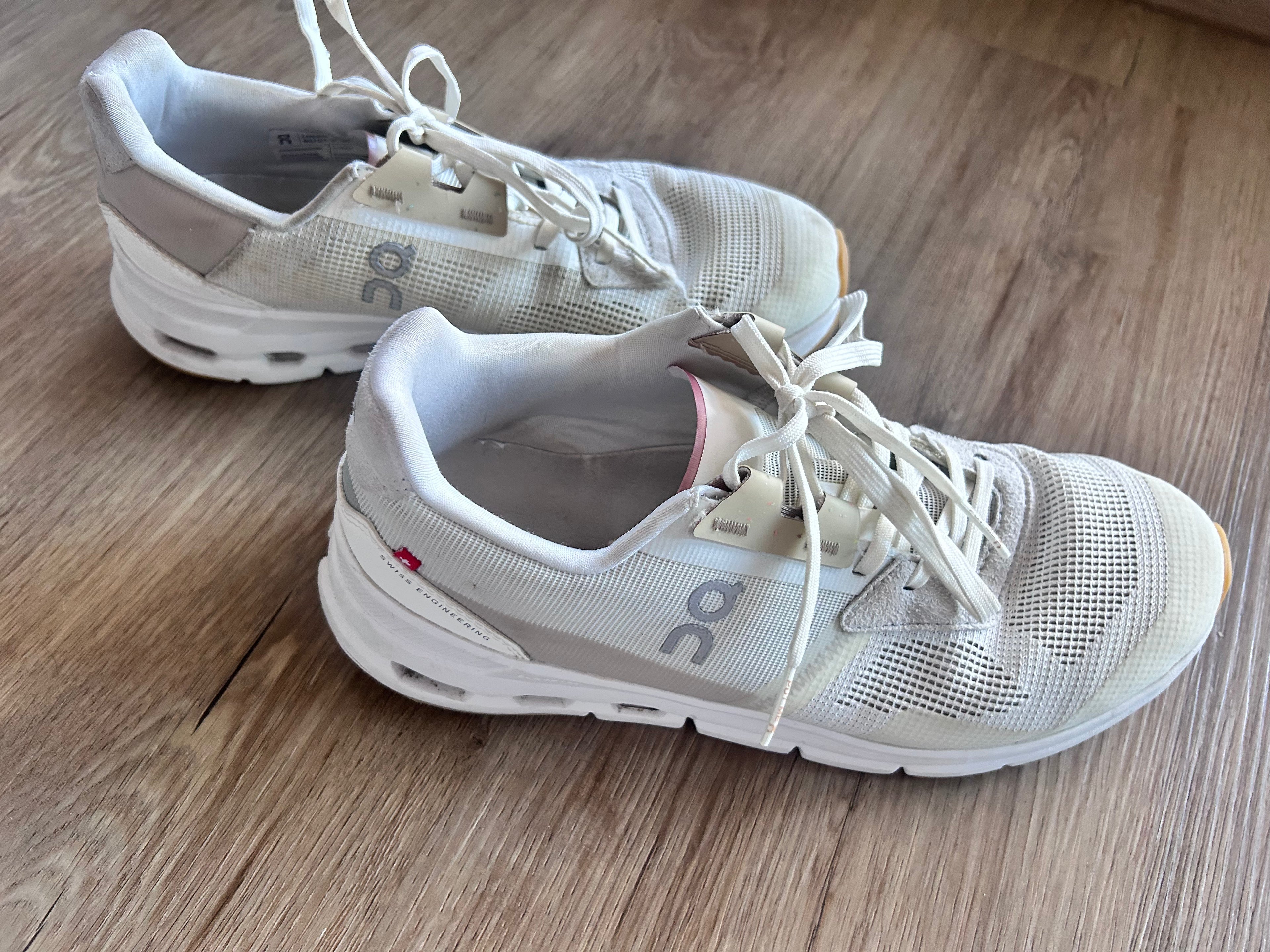 Women's ON OnCloud OnRift Women's Running Shoes White/Frost *FLAWED*