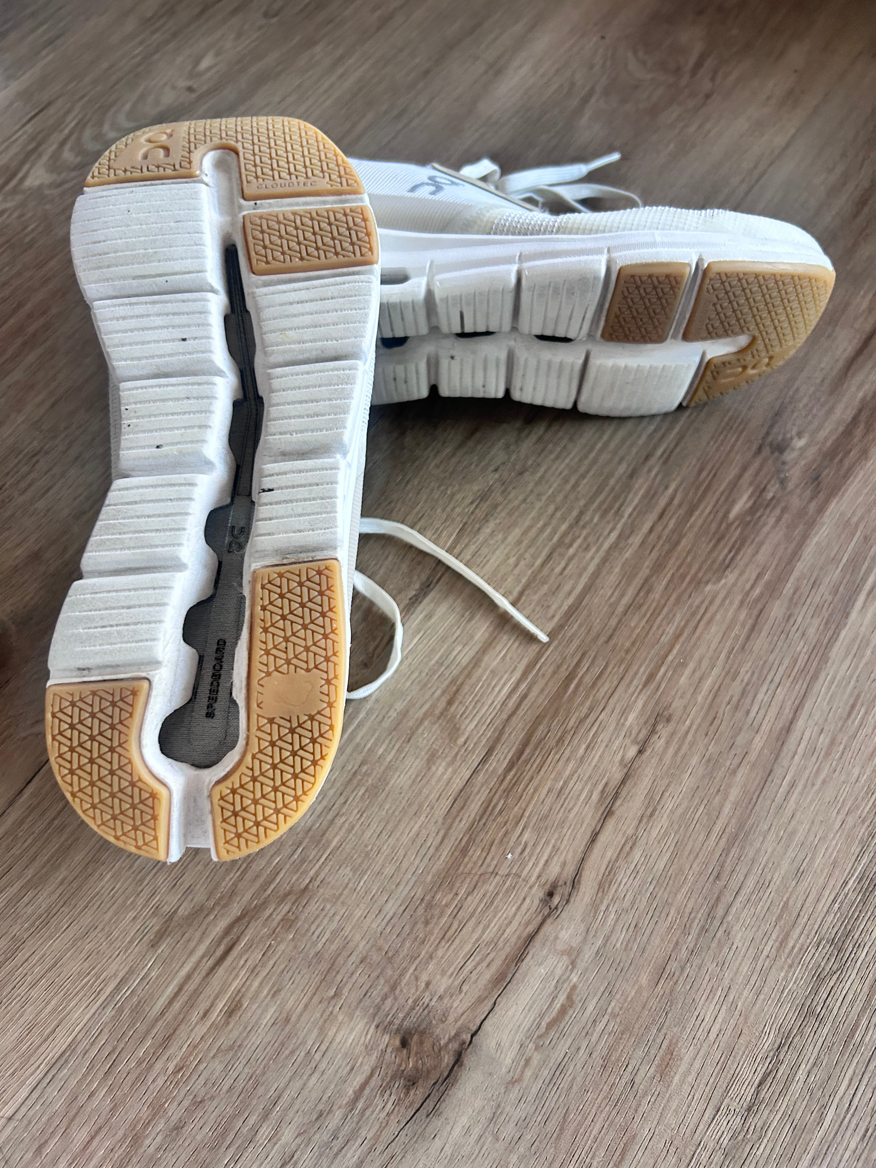 Women's ON OnCloud OnRift Women's Running Shoes White/Frost *FLAWED*