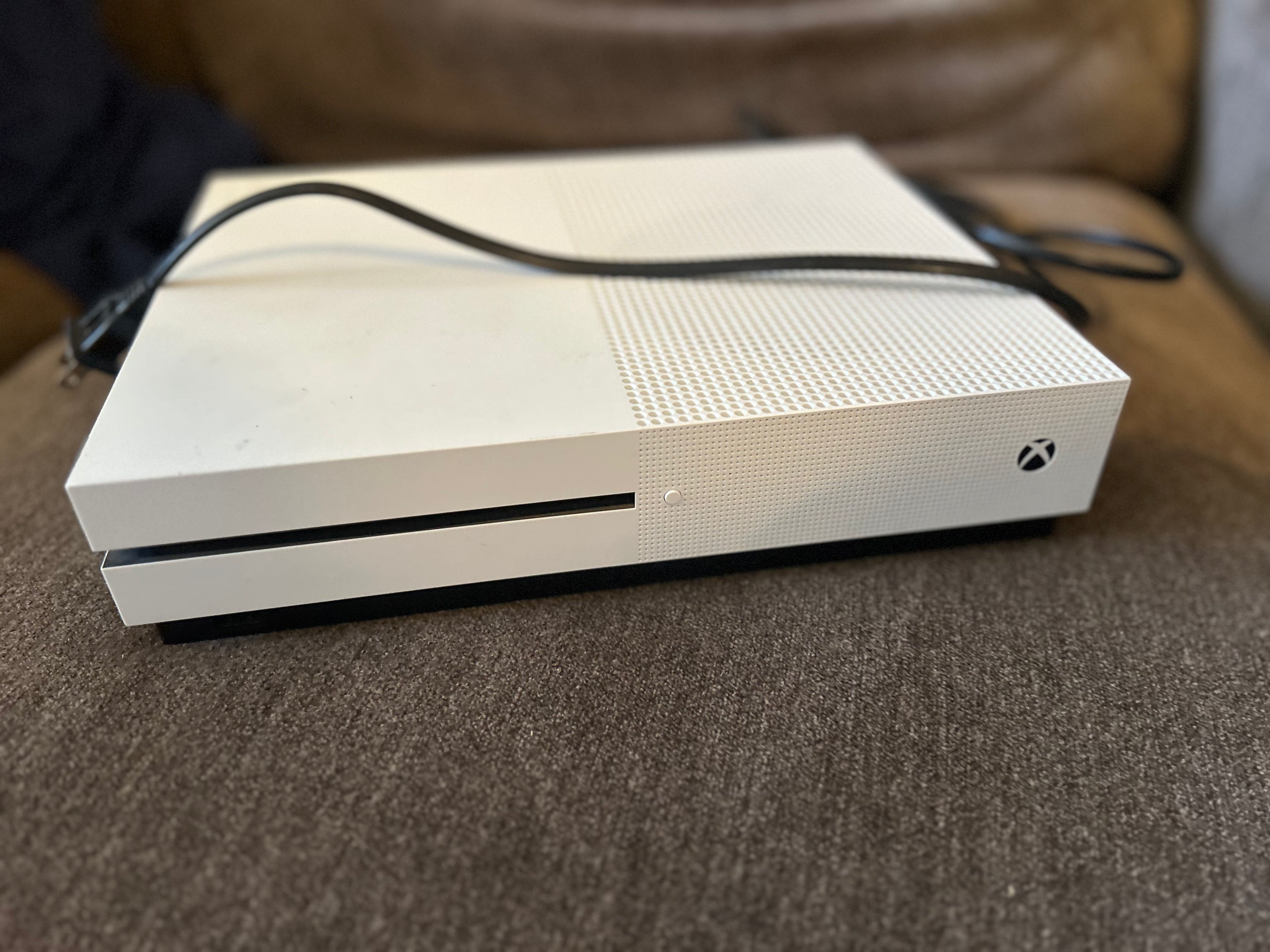 XBOX ONE S Console w Power Cord-  great working condition