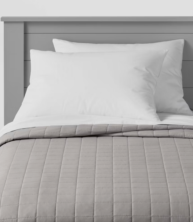 New Pillowfort Full/Queen Box Stitched Quilt- Gray